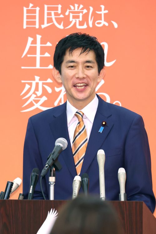 小林鷹之氏（時事通信フォト）