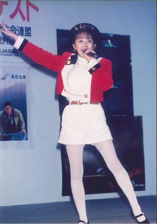 高橋由美子（たかはし・ゆみこ）／1974年生まれ、埼玉県出身。1989年に女優、1990年にアイドル歌手としてデビュー。「20世紀最後の正統派アイドル」として絶大な人気を誇った