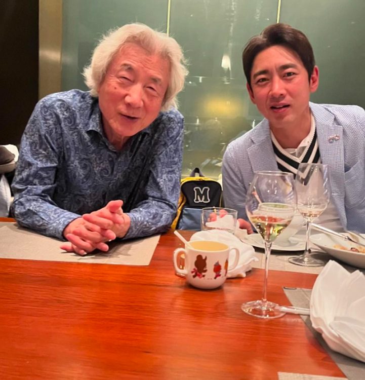 今年4月、進次郎氏の長男が撮影した純一郎氏（左）と孝太郎のツーショット（写真は進次郎氏のインスタグラムより）