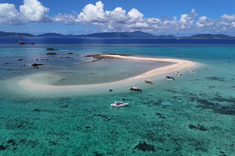 鮮やかな小浜島の景色