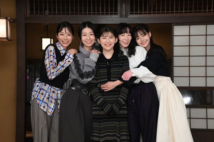 左から女優の桜井ユキ、土居志央梨、伊藤沙莉、平岩紙、ハ・ヨンス（ハ・ヨンスのInstagramより）