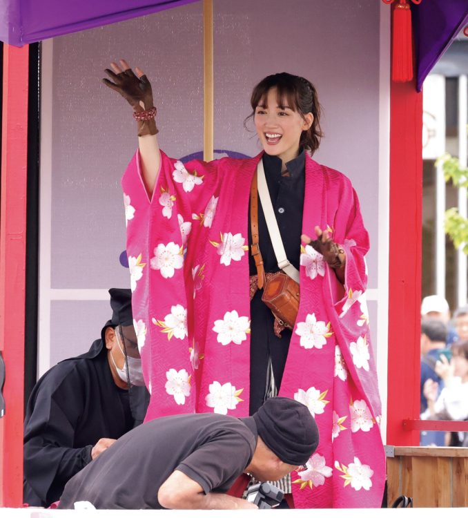 会津祭りに登場した綾瀬はるか