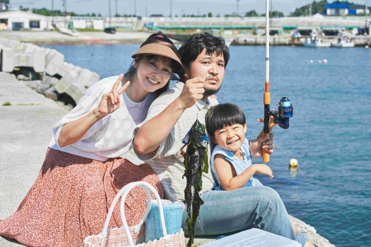 家族で釣りを楽しむ忍足亜希子