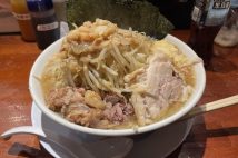 「以前は敷居が高かったけど…」“二郎系ラーメン”に目覚める女性たちが増加中　「予習すればコールも怖くない」「意外に完全食、胃もたれもしない」