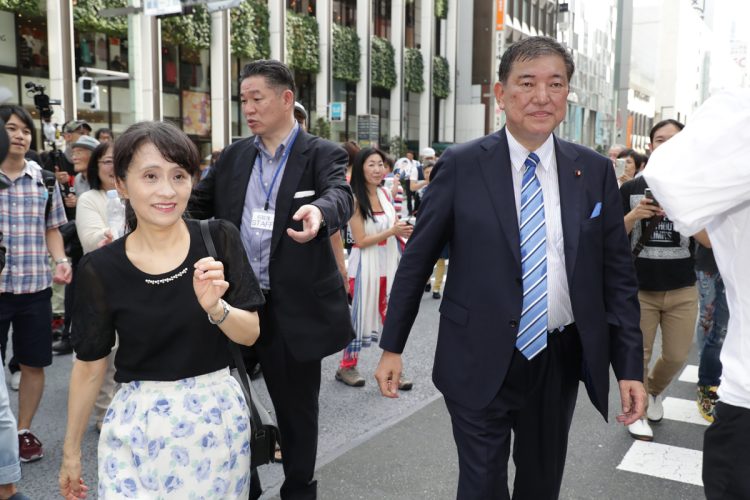 石破氏の応援のため佳子夫人が街頭に立つこともある