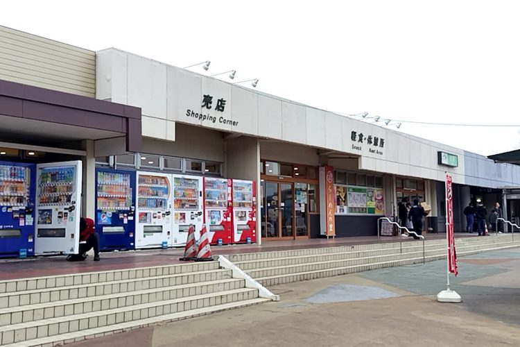 ストライキ前は多くの店で賑わっていた