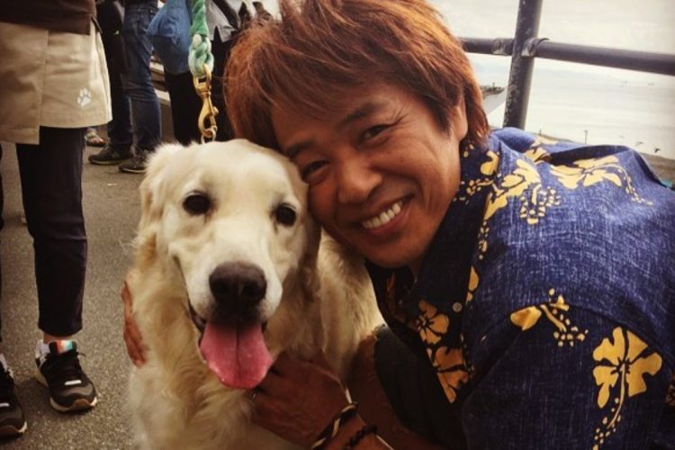 ロケ中に俳優犬とパシャリ（時任三郎のインスタグラムより）