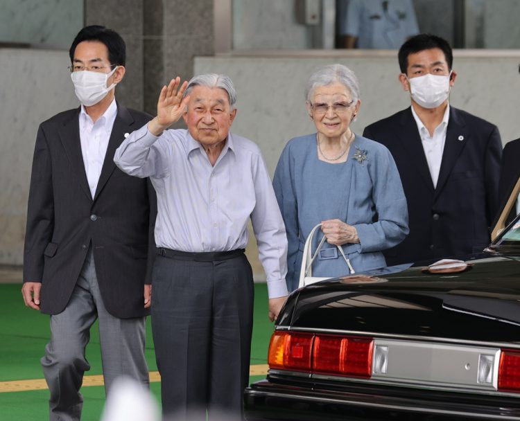 上皇さまと美智子さま（写真／時事通信フォト）