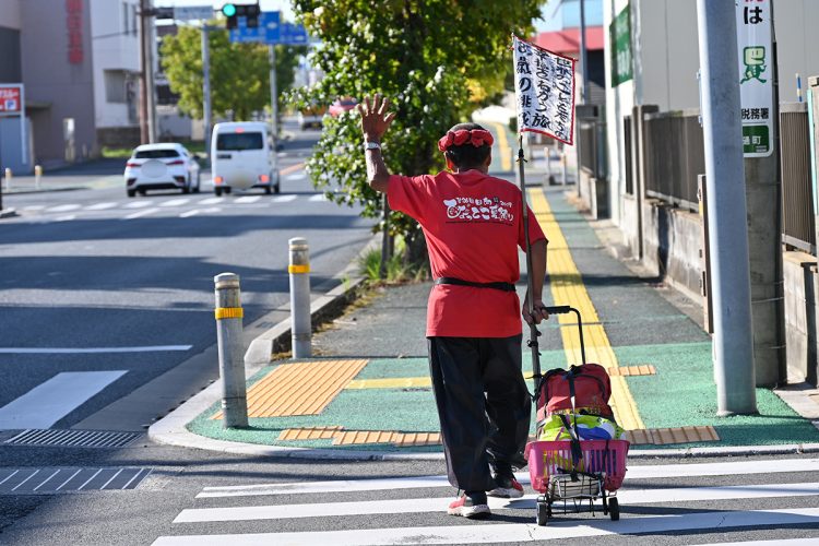 足取りはしっかりしていて、85歳とは思えない