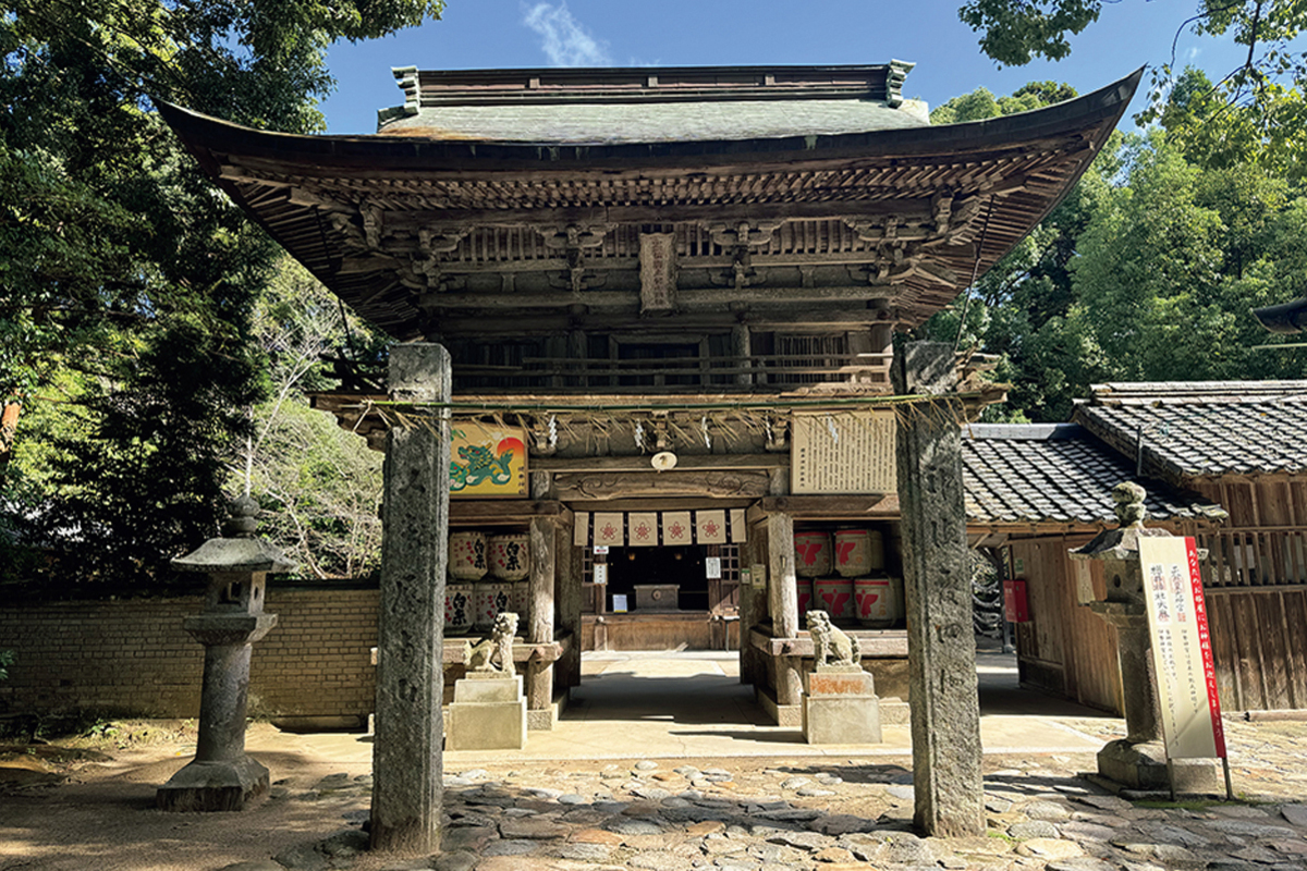 嵐ファンが集う全国の“嵐神社”を紹介 福岡の“三社巡り”はファンの定番、メンバーカラーを取り入れた御朱印を用意する神社も ｜NEWSポストセブン