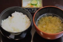 「味噌汁かけご飯」否定派と肯定派、それぞれが抱えるモヤモヤ　「行儀が悪い」とは思うけど「お茶漬けは？」「ラーメンの汁にご飯は？」で堂々巡り