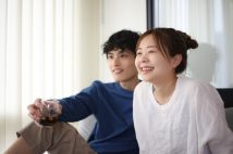 スポーツ中継「地上波テレビからネット有料配信」の止まらない流れ　価値が見出されるのは「世界レベル」と「地域密着」の両極に