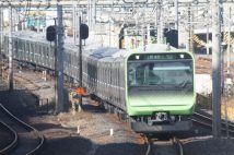 《カメラを搭載した電車、情報収集する自動改札機》鉄道分野で蓄積されたビッグデータをAIで解析し、業務効率化を図る試み　人材確保に苦しむ日本の鉄道の救世主となるか