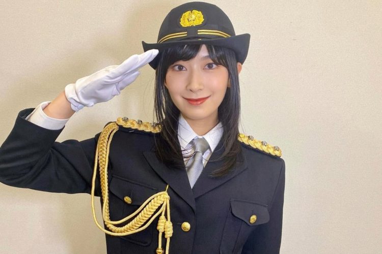 茨城県警察の一日通信指令課長を務めた際の制服姿（Instagramより）