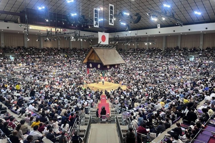 満員が続く九州場所