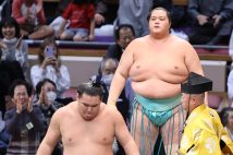 琴櫻（右）と豊昇龍は来場所が綱取りに（時事通信フォト）