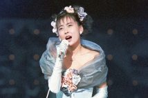 1988年、『You're My Only Shinin' Star』で「第30回日本レコード大賞」金賞を受賞した中山美穂