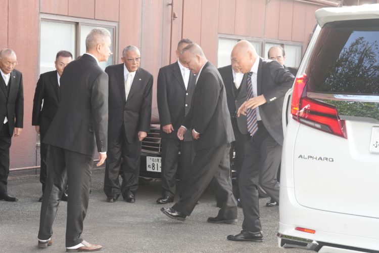 車から降りてきたのは会津小鉄会の高山会長