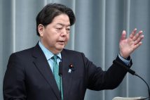 記者会見する林芳正官房長官（時事通信フォト）