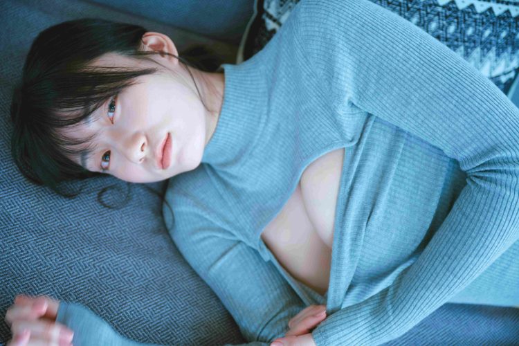 『瀬戸環奈1st写真集emerald』は小学館より2025年1月28日（火）発売！