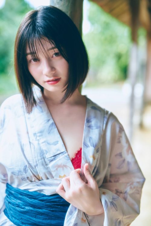 瀬戸環奈さん1st写真集から先行カットを公開