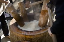 臼と杵でついた餅は美味いが……（写真提供／イメージマート）