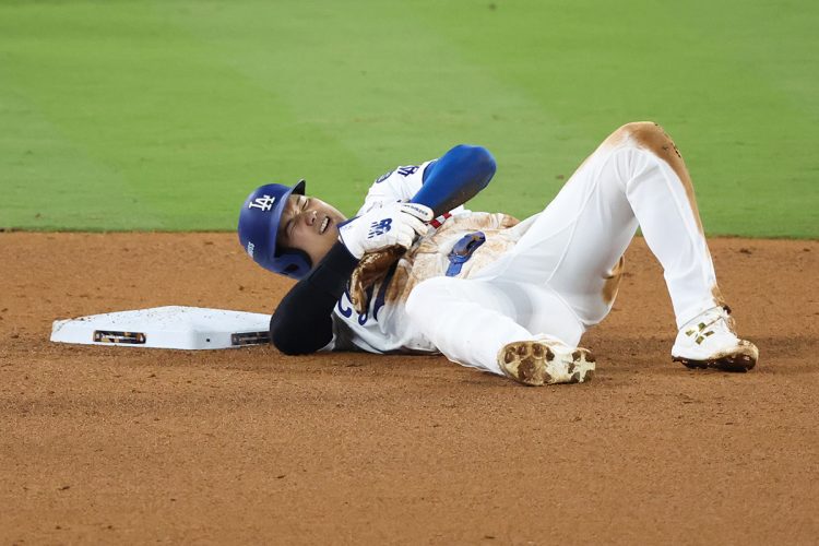 '24年10月、左肩を脱臼した大谷（GettyImages）