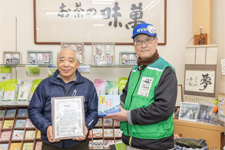 震災以降、商店街の復興に尽力してきた伊東さん（左）（撮影：加藤慶）