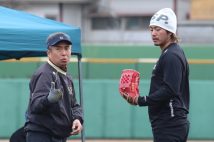 鴻江寿治氏の指導を受ける埼玉西武ライオンズの今井達也