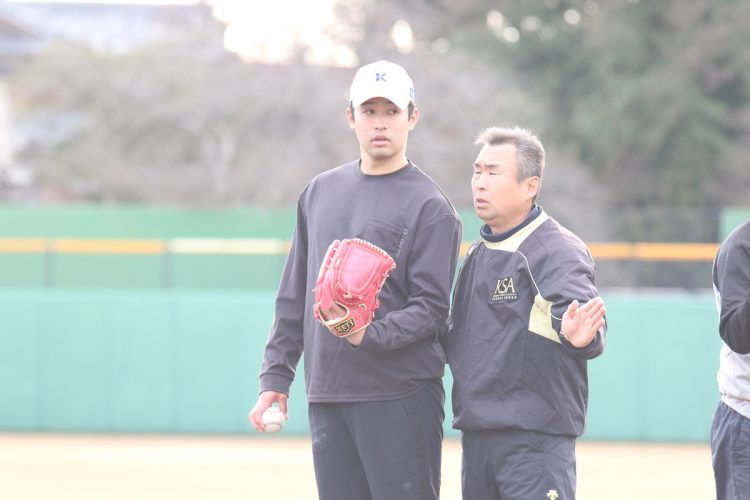 鴻江寿治氏の指導を受ける種市篤暉