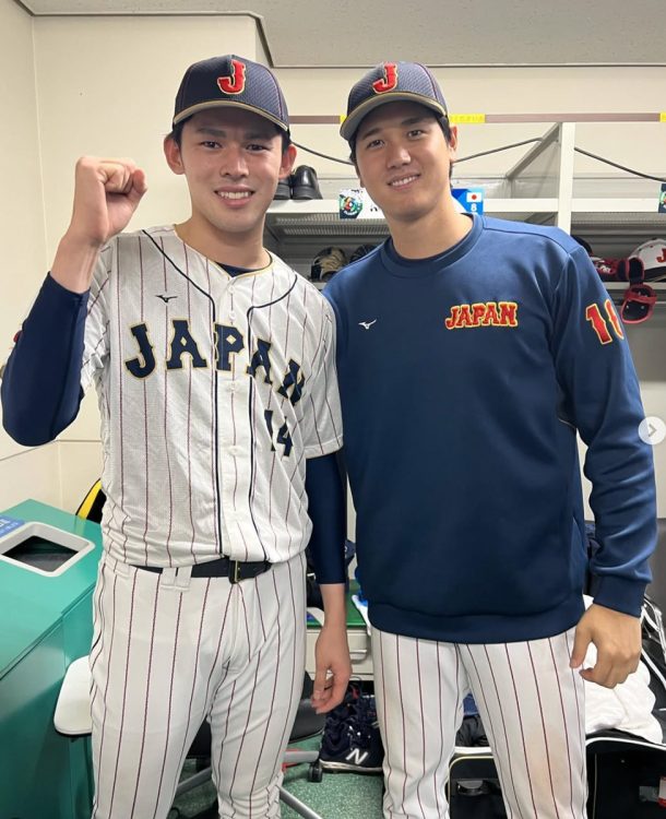 侍ジャパンの試合後の大谷と佐々木（佐々木のInstagramより）