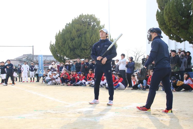 打席に立つ今井達也投手