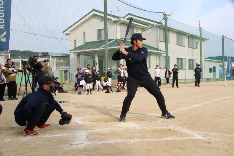 打席に立つ埼玉西武ライオンズの仲三河優太選手