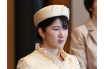 「歌会始の儀」初参加を飾った天皇皇后両陛下の長女・愛子さま（時事通信フォト）