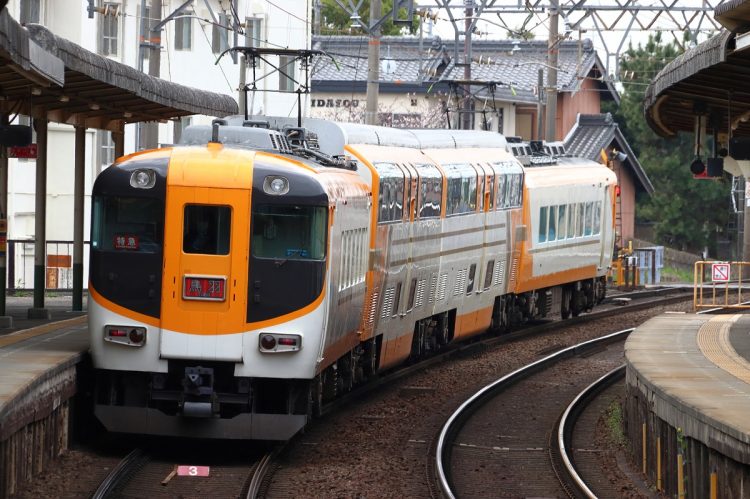 近鉄の2階建て特急電車「ビスタカー」