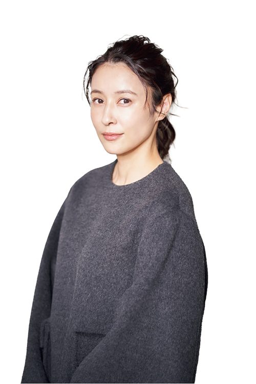 水野美紀（みずの・みき）／三重県出身。主な出演作にドラマ「踊る大捜査線」シリーズ、「探偵が早すぎる」、連続テレビ小説『スカーレット』など。今年5月上演の舞台「ケムリ研究室no.4『ベイジルタウンの女神』」（東京・世田谷パブリックシアター）に出演予定