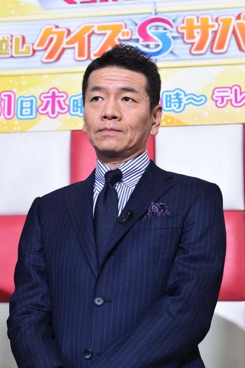 上田が所属タレントともに決起集会をおこなった