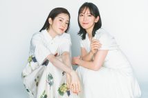 女優の吉岡里帆（右）と蓮佛美沙子がタッグを組む