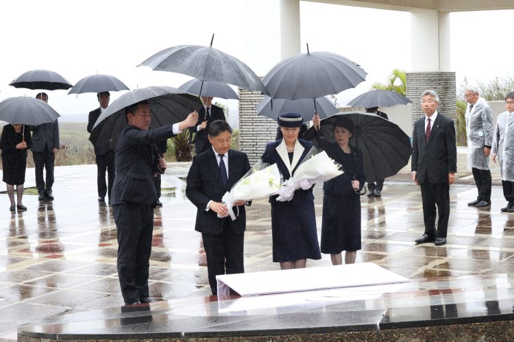 硫黄島島民平和祈念墓地公園を訪ねられた（2025年4月。写真／JMPA）