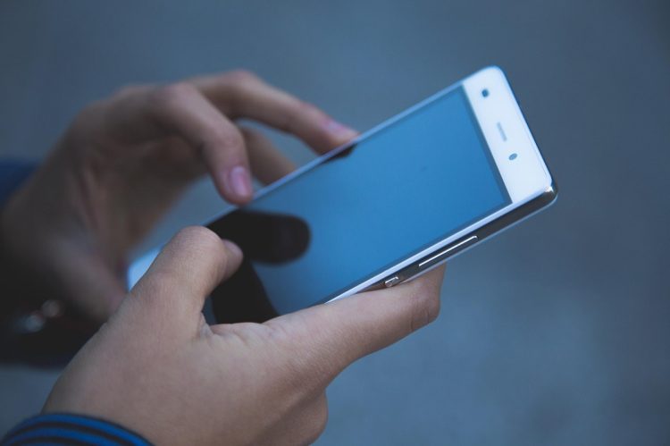 まさか自分が特殊詐欺電話に騙されることになるとは（イメージ）